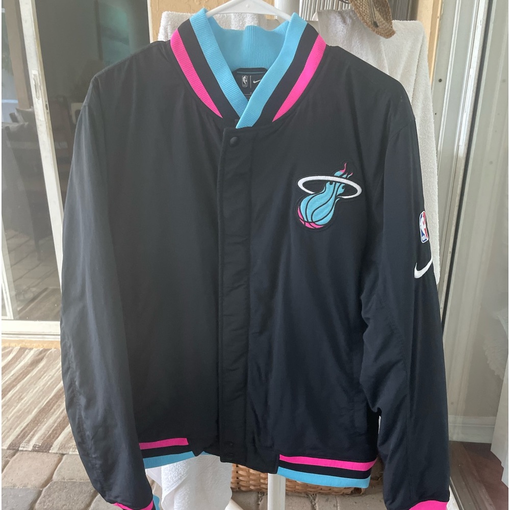 Nike MBA Miami Heat sports basketball jacket.  Size Medium.